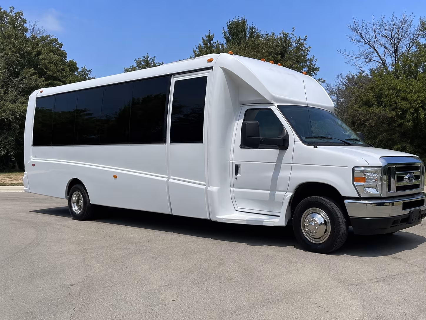 Orlando Winery Tour & Pub Crawl Transportation party bus exterior